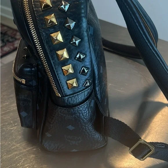 leather backpack no call outs Company Logo Branded Leather Backpack | Corporate Gifts  main image 3
